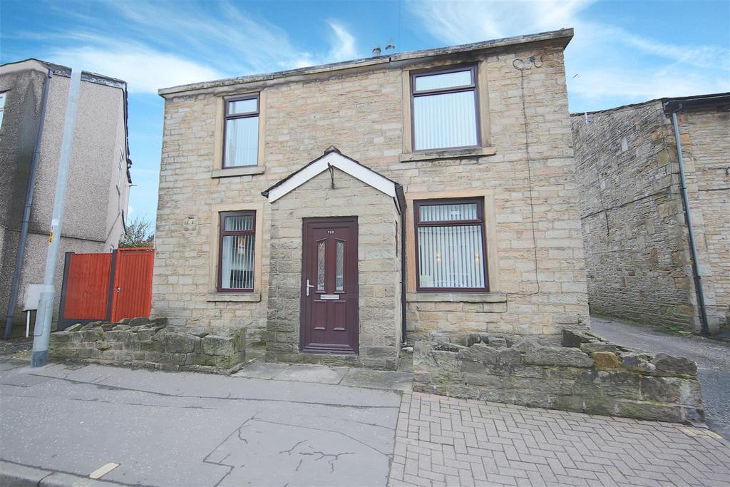 Edenfield Road, Rochdale 2 bed house to rent £700 pcm (£162 pw)