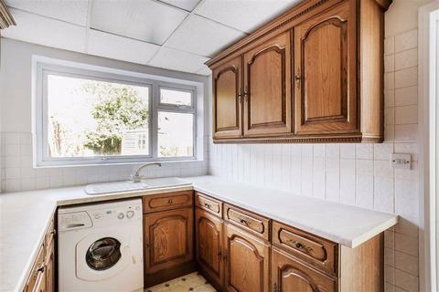 65 Home Park, Oxted, RH8 0JS