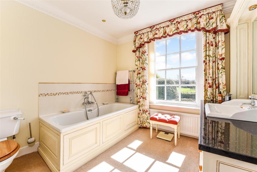 En Suite To Master Bedroom