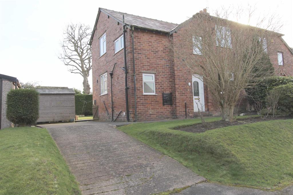 Manor Road, Lymm 3 bed semidetached house £325,000