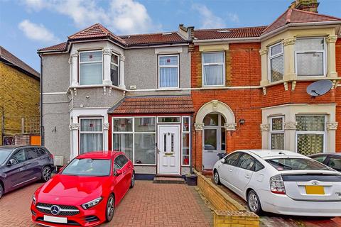 6 bedroom end of terrace house for sale, Blythswood Road, Seven KIngs, Essex