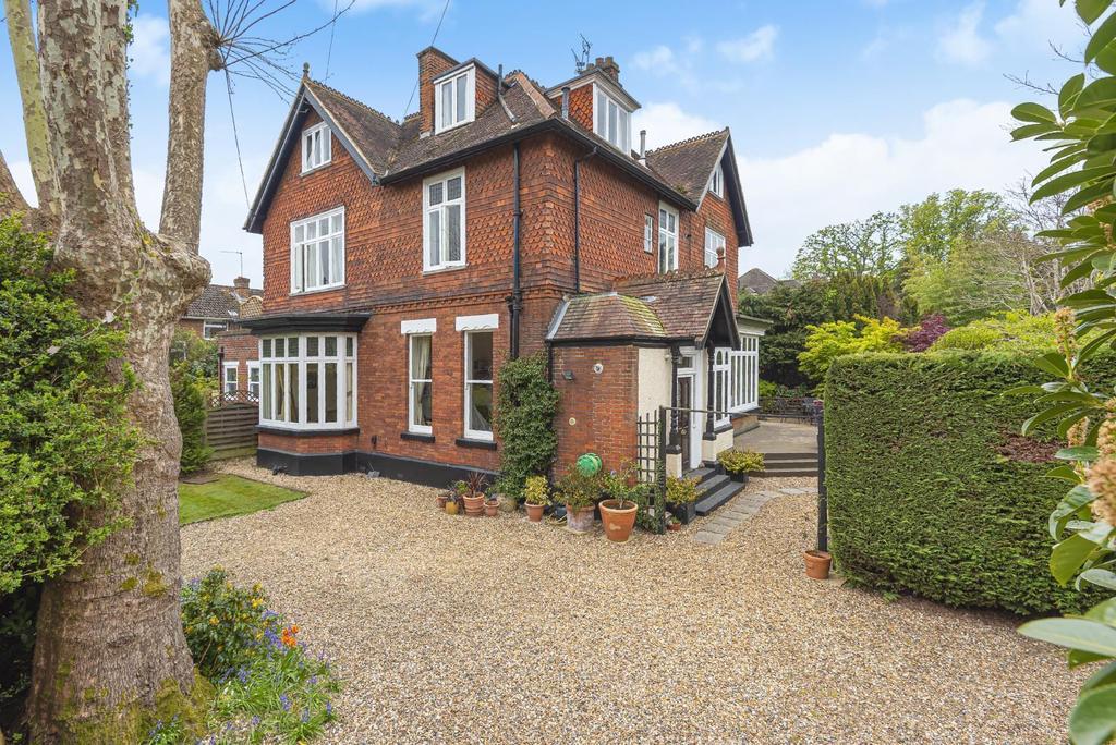 Cornerways, Devonshire Road, Weybridge, KT13 3 bed apartment £799,950