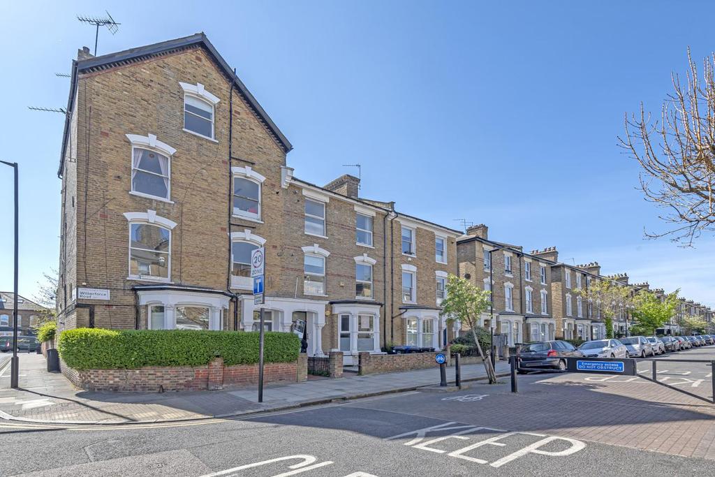 Wilberforce Road, Finsbury Park 3 bed flat £650,000