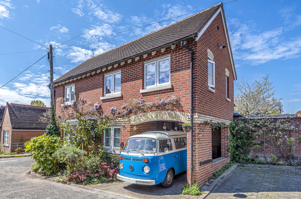 Upper Basingwell Street, 3 bed detached house £575,000