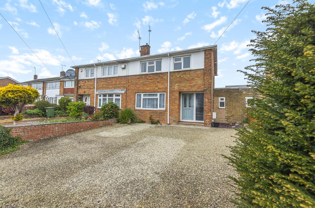 Devon Drive, Chandler's Ford, Eastleigh, Hampshire, SO53 3 bed semi
