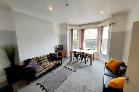 8 bedroom terraced house to rent, Delph Lane, Leeds, West Yorkshire, LS6