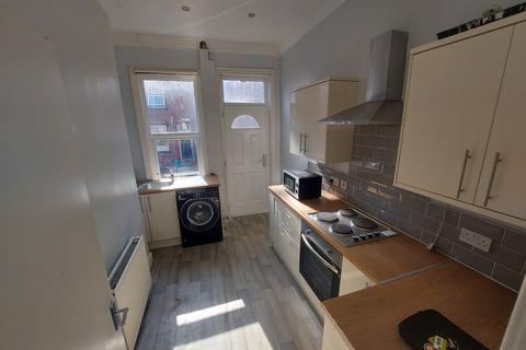 8 bedroom terraced house to rent, Delph Lane, Leeds, West Yorkshire, LS6