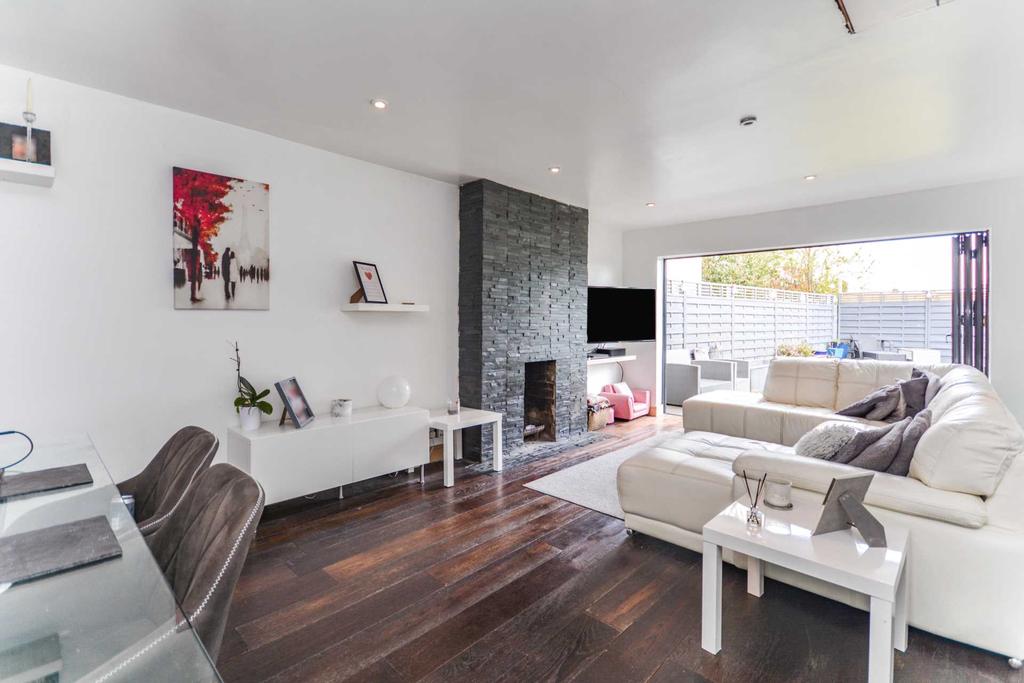 Rose Drive, Chesham HP5 3 bed bungalow £450,000