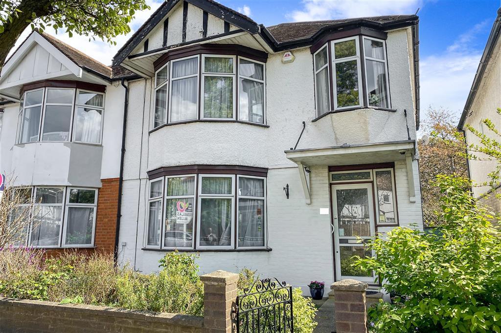 Buckingham Road, Wanstead 3 bed semidetached house