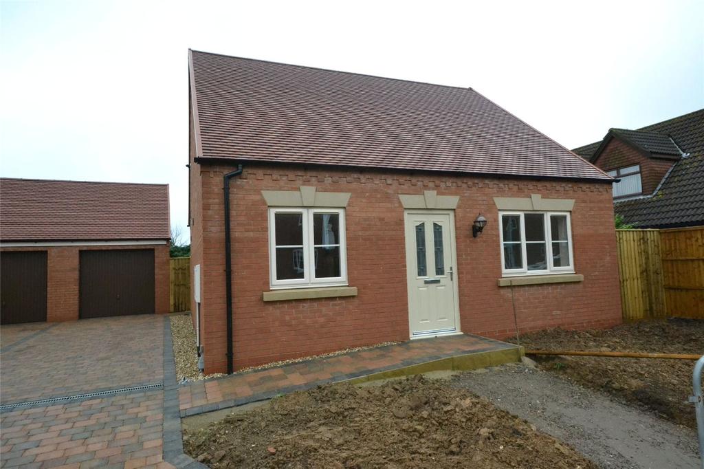Mellor Way, New Waltham, Grimsby, NE Lincolnshire, DN36 2 bed bungalow