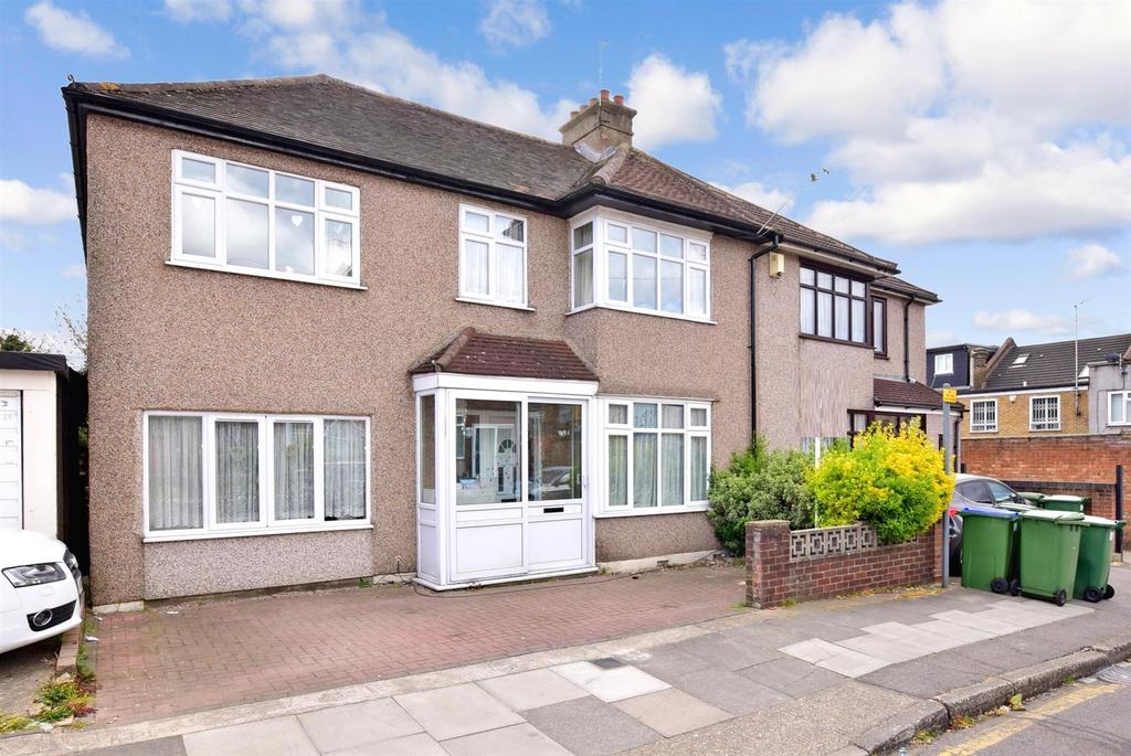 Ruskin Avenue Welling Kent 5 Bed Semi Detached House For Sale £575 000