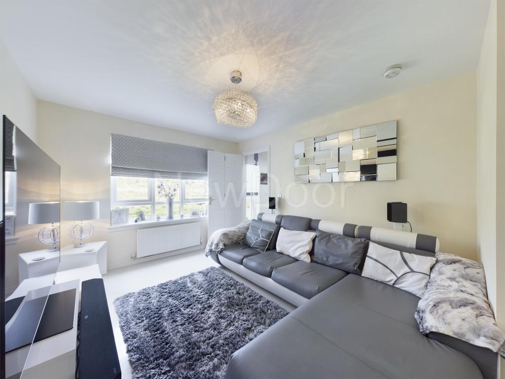 Crescent, PA7 3 bed house £210,000