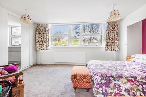 8 Beck River Park, Beckenham, BR3 1HT