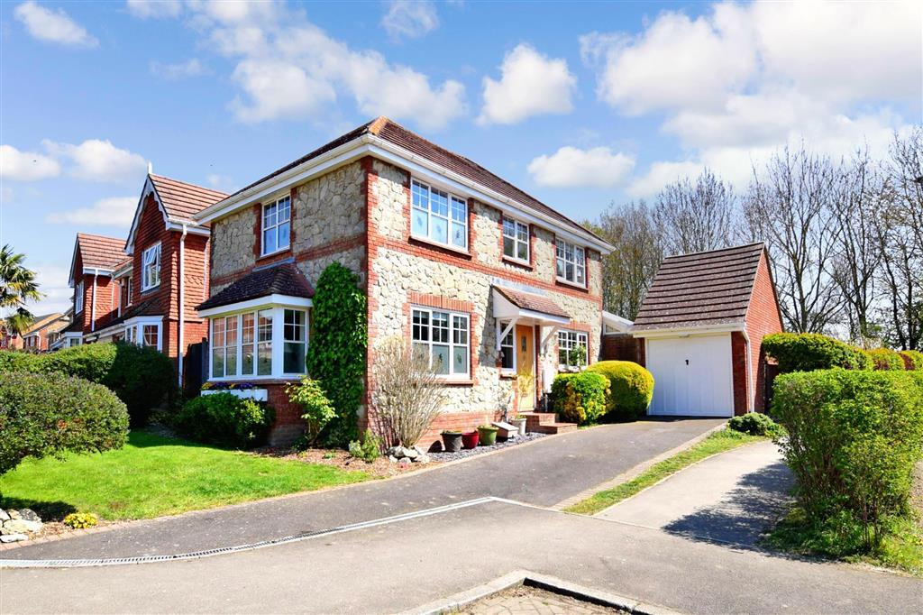 Phoenix Drive, Wateringbury, Maidstone, Kent 3 bed detached house £