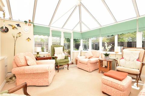 4 Atkinson Walk, Kennington, Ashford, TN24 9SB
