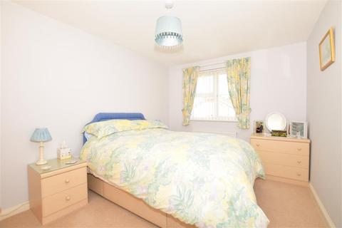 4 Atkinson Walk, Kennington, Ashford, TN24 9SB