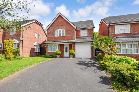 4 Atkinson Walk, Kennington, Ashford, TN24 9SB