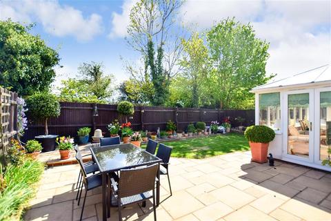 4 Atkinson Walk, Kennington, Ashford, TN24 9SB