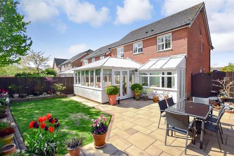 4 Atkinson Walk, Kennington, Ashford, TN24 9SB
