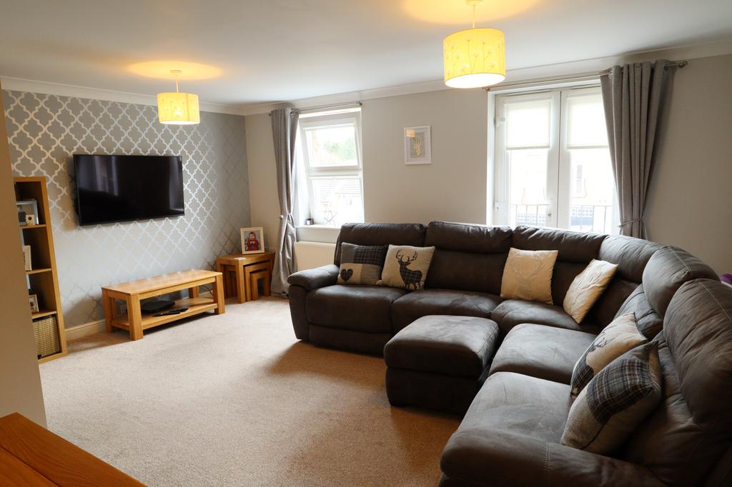 Lounge/dining (1)