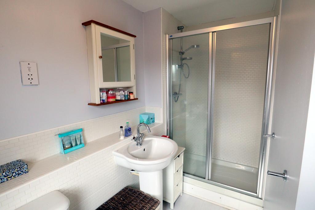 Master en-suite (2)