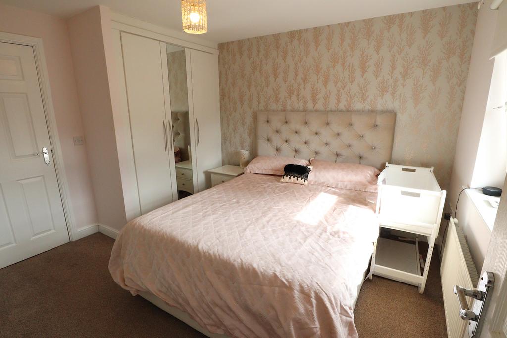 Master bedroom (2)