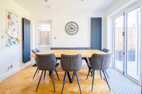 5 Simmil Road, Claygate, Esher, KT10 0RT
