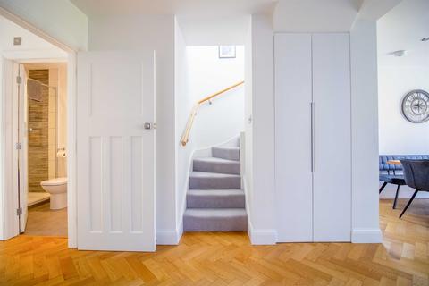 5 Simmil Road, Claygate, Esher, KT10 0RT