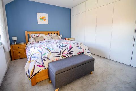 5 Simmil Road, Claygate, Esher, KT10 0RT