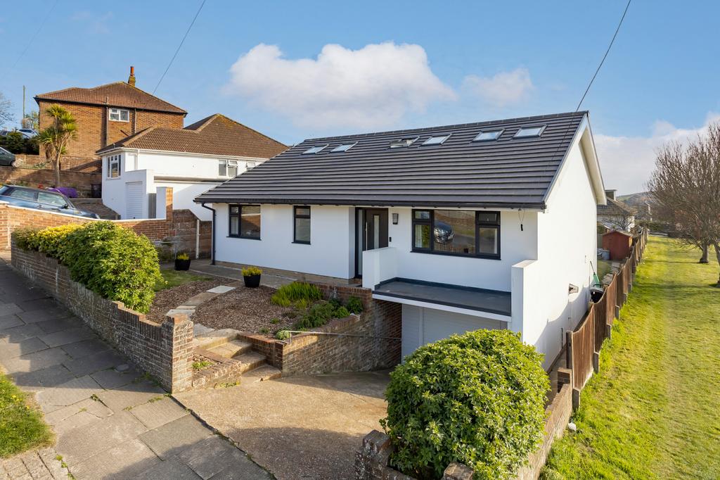 Chichester Drive East, Saltdean, East Sussex, BN2 5 bed detached house £800,000