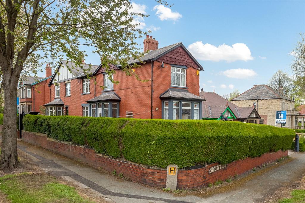 Norfolk Avenue, Batley, West Yorkshire, WF17 4 bed semidetached house £350,000