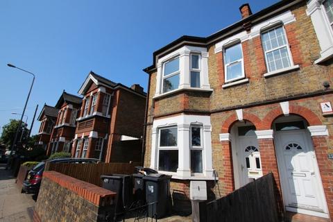 3 bedroom flat to rent - Queen Elizabeth Road, Kingston upon Thames KT2