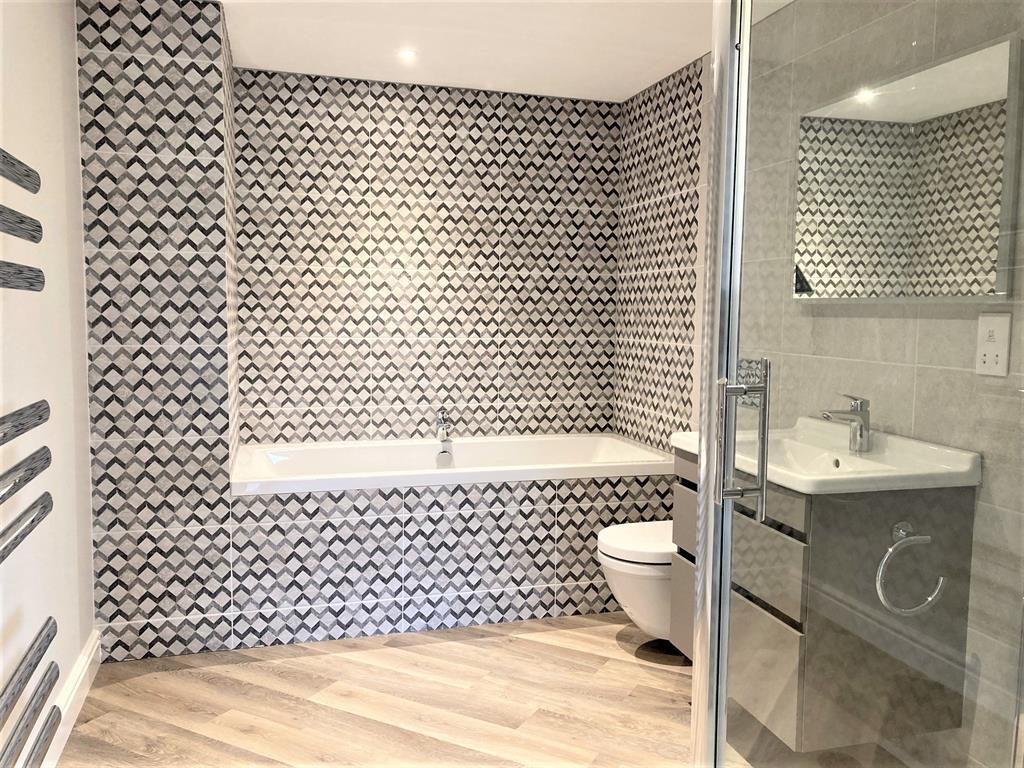 En-Suite 2