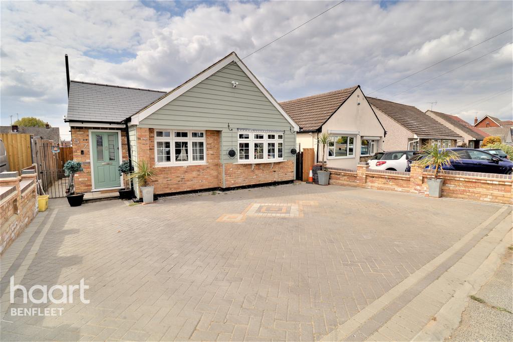 Stanley Road, Benfleet 3 bed detached bungalow £475,000