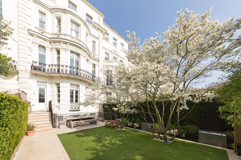 Kensington Park Gardens, London, W11 7 bed terraced house for sale £