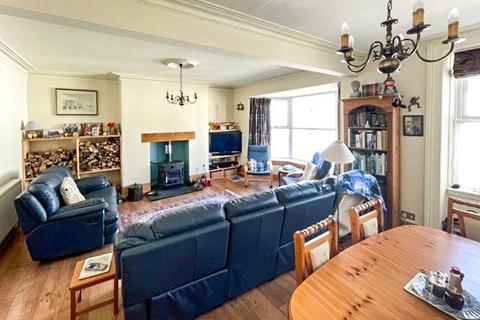 25 High Street, Tywyn, LL36 9AE