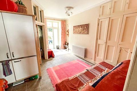 25 High Street, Tywyn, LL36 9AE