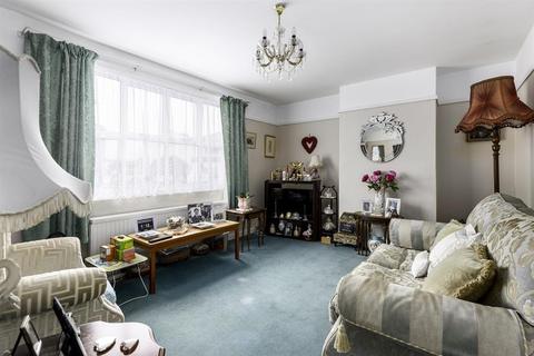 4 Willow Road, London, W5 4PD