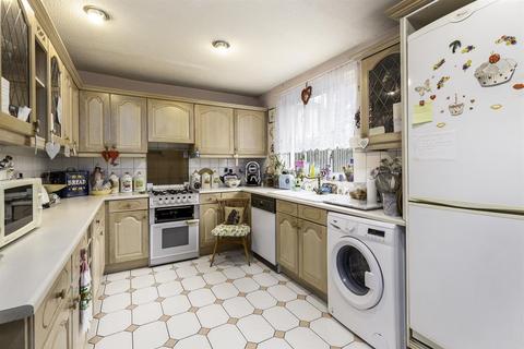4 Willow Road, London, W5 4PD