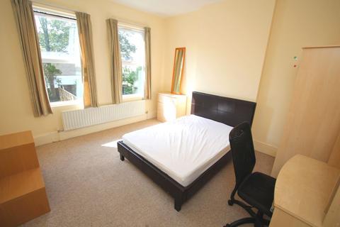 undefined, Queen Elizabeth Road, Kingston upon Thames KT2