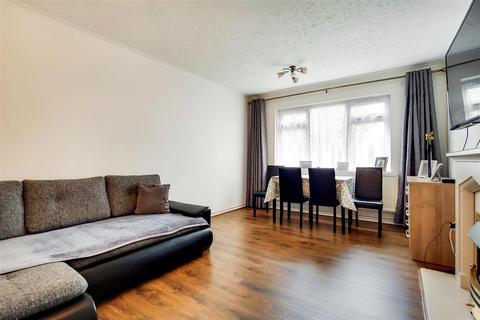 35 Buttfield Close, Dagenham, RM10 8TJ