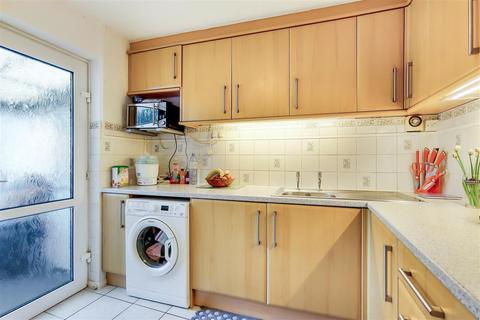 35 Buttfield Close, Dagenham, RM10 8TJ