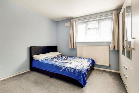35 Buttfield Close, Dagenham, RM10 8TJ