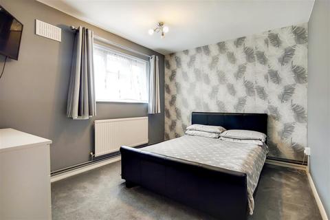 35 Buttfield Close, Dagenham, RM10 8TJ