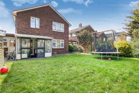 35 Buttfield Close, Dagenham, RM10 8TJ