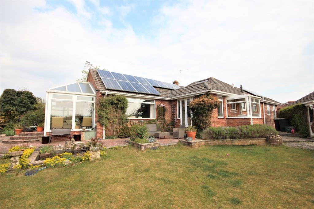 Insley Crescent, Broadstone, Dorset, BH18 3 bed bungalow £565,000