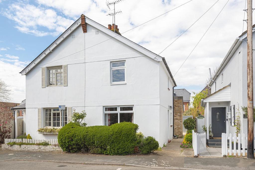 Spencer Road, Cobham, KT11 2 bed semidetached house £529,950