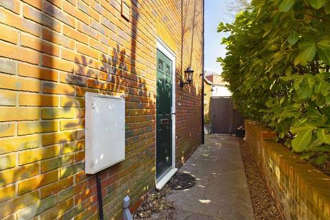 44c Priory Road, Tonbridge, TN9 2BL