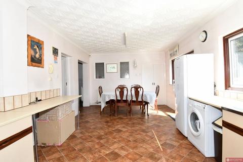 28 Elgin Road, Ilford, IG3 8LL