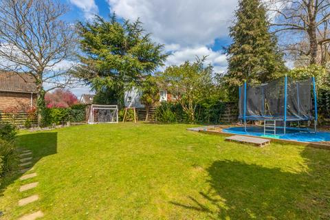 14 Alleyn Park, London, SE21 8SB